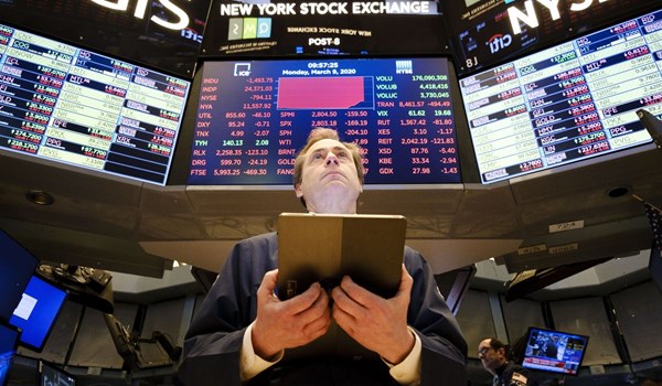 هبوط في البورصات وتراجع في العملات بعد إصابة ترامب وزوجته بكورونا