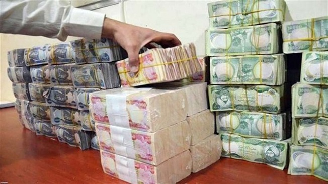 العراق..المالية النيابية تعلق بشأن تأمين رواتب الموظفين للأشهر المتبقية من العام الجاري