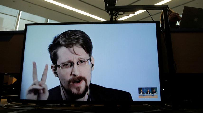 سنودن يحصل على تصريح إقامة دائمة في روسيا