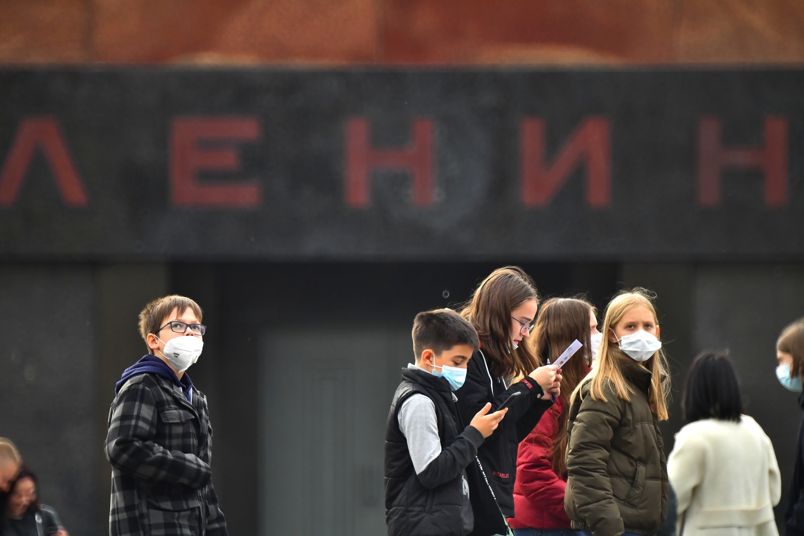 خبير روسي يتطرق إلى مسألة اختلاف الإصابة بكورنا بين البنات والأولاد