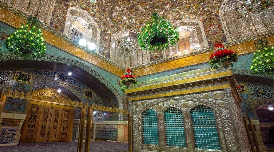 صور جديدة من تزيين الحرم الرضوي الشريف بمناسبة ولادة الرسول الاعظم (ص) وحفيده الامام الصادق(ع)