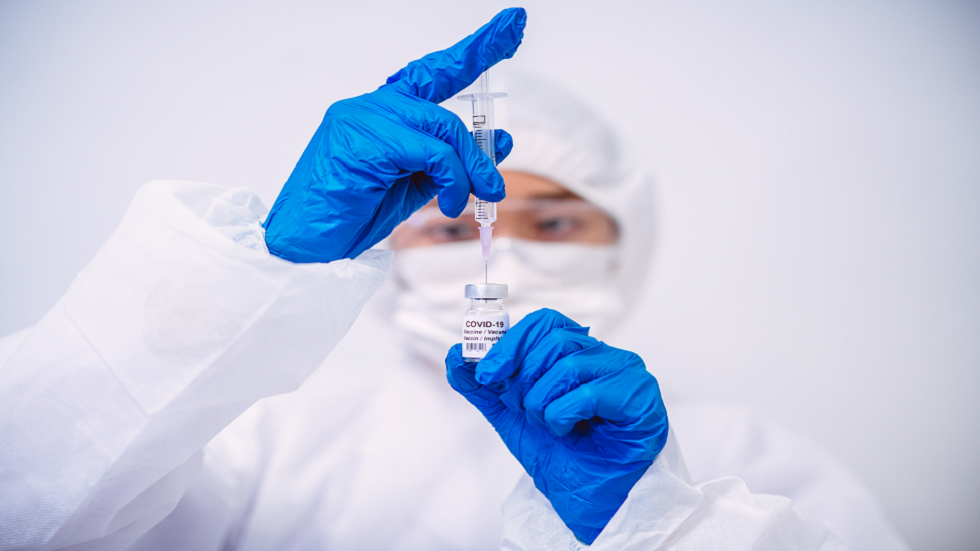 علماء يطورون لقاحا لـ"كوفيد-19" يزعمون أنه أثار استجابة مناعية قوية للغاية!