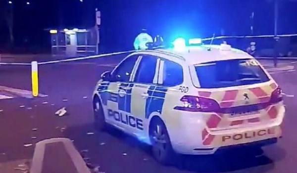 سيارة تقتحم مركزا للشرطة البريطانية