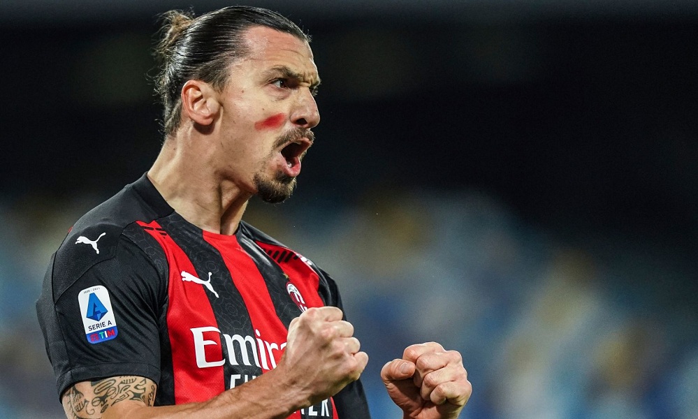 ميلان يفوز على نابولي (3-1) ويجدد تمسكه بصدارة الدوري الايطالي