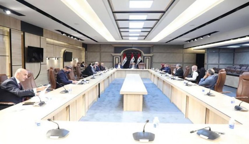 العراق.. المالية النيابية تحذر من تأخر صرف الرواتب