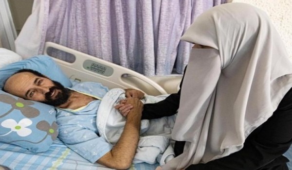 الأسير الفلسطيني ماهر الأخرس يُعانق الحرية وينتزع انتصاره