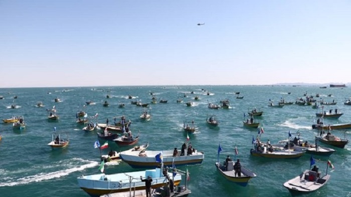 شاهد..استعراض بحري لألف قارب ايراني 
