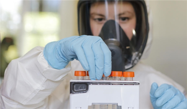 خبراء بريطانيون: اللقاح الروسي أثبت فعاليته مقارنة باللقاحات الأخرى