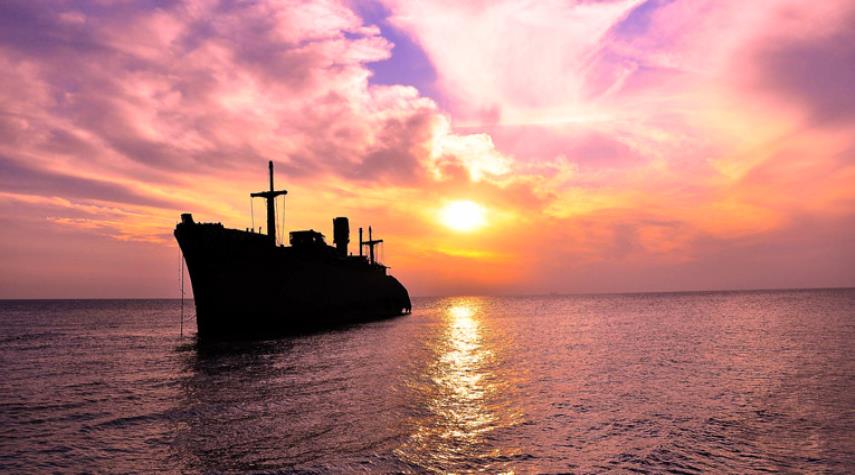 السفينة اليونانية.. عروس كيش الجانحة