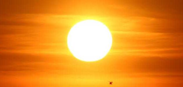 لون الشمس ليس أصفراً ولا برتقالياً.. فما هو لونها الحقيقي؟