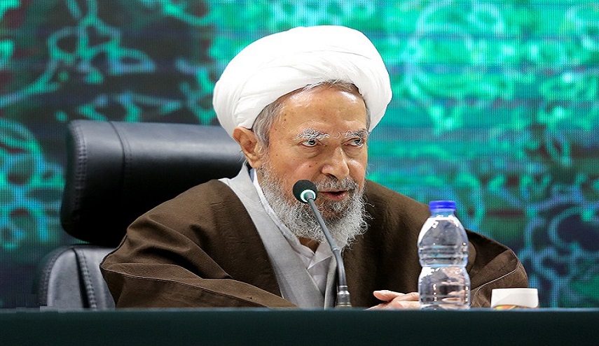 عالم دين إيراني يطالب بتسليط الضوء علي الصيرفة الإسلامية