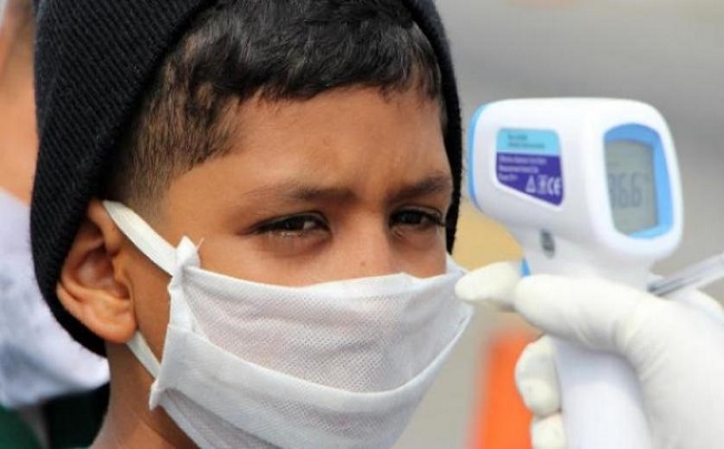 كورونا.. علماء يحذرون من "استهداف" السلالة الجديدة للأطفال
