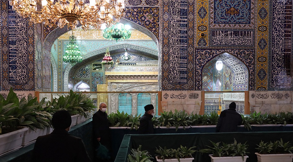 بالصور... زيارة الإمام الرضا (ع) مع الإلتزام بالقواعد الصحية