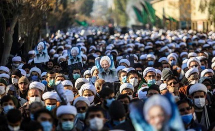 شاهد.. صورة لقبر الشيخ مصباح يزدي