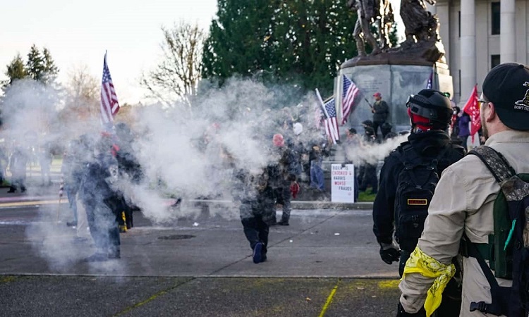 واشنطن.. فعالية لانصار ترمب تنتهي باشتباكات مع الشرطة