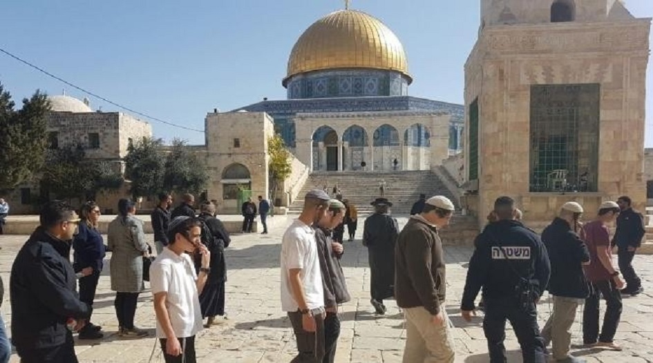 مئات المستوطنين يقتحمون المسجد الاقصى