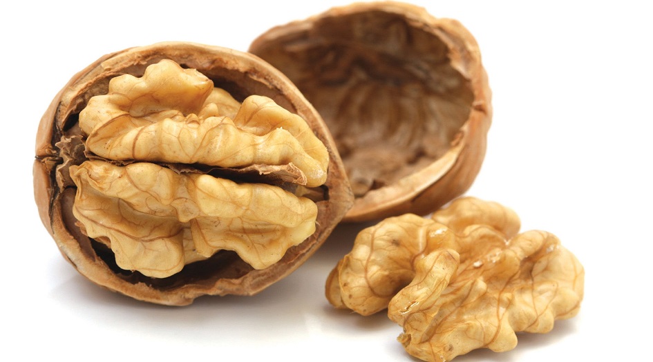 لا ترمي قشر الجوز.. فوائده ستدهشك