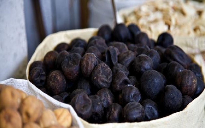 خبيرة تغذية تكشف فوائد الليمون الأسود في مقدمتها تخليص من السموم