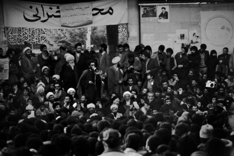 ما هي قصّة الاعتصام الذي أعاد الإمام الخميني إلى ربوع الوطن؟