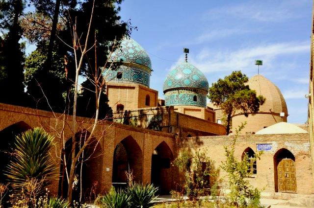 سه گنبدان نمادی برای  شهر کرمان 
