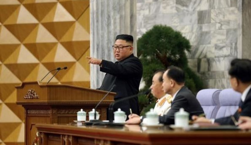 زعيم كوريا الشمالية يقيل وزير الاقتصاد ويوبخ الحكومة