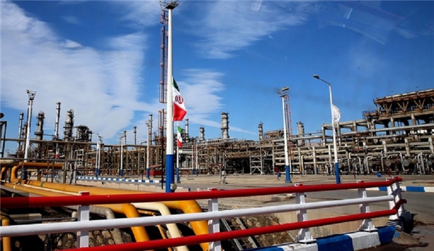 اتحاد ايراني يبرم مذكرة لتصنيع معدات بتروكيماويات محليا