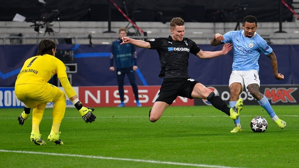 مانشستر سيتي يضع قدما في ربع نهائي دوري الأبطال بثنائية في شباك مونشغلادباخ 