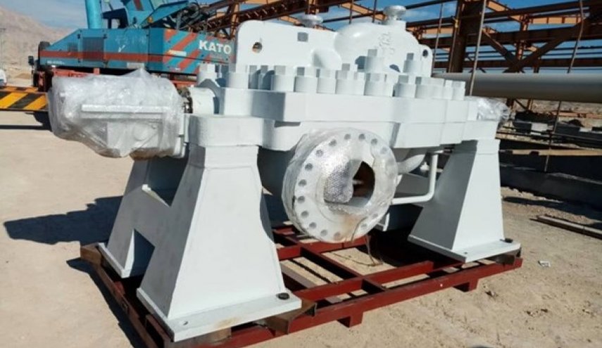 تركيب اوّل مضخة إيرانية الصنع بخط أنابيب لنقل النفط لبحر عمان