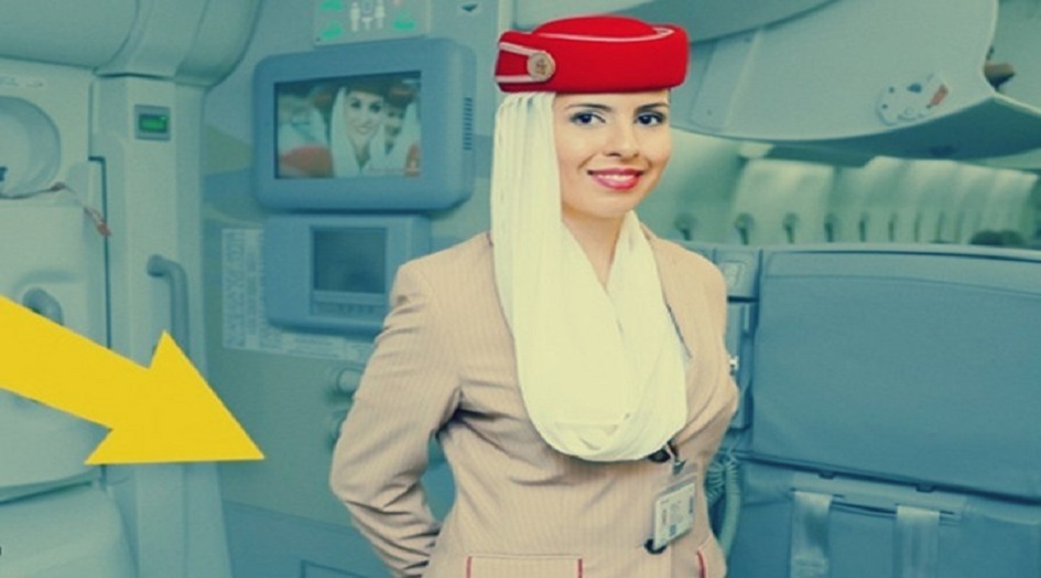 كشف سر وضع مضيفي الطيران أيديهم خلف ظهرهم أثناء استقبال المسافرين