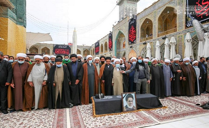 بالصور.. إقامة صلاة الميت على جثمان السيد الصافي في حرم  أمير المؤمنين (ع)