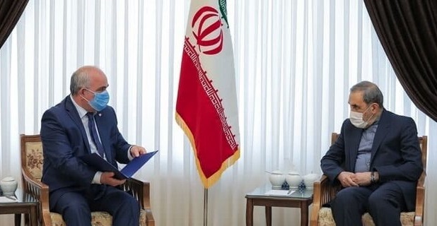 مشاور رهبر انقلاب، پیام پوتین را دریافت کرد