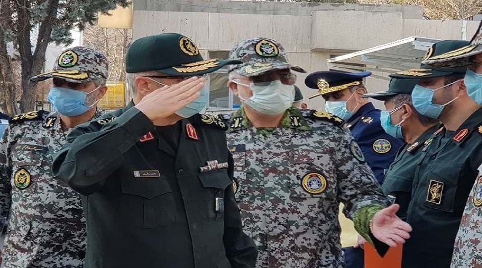 اللواء باقري وأمير موسوي يتفقدان مقر خاتم الأنبياء (ص) للدفاع الجوي