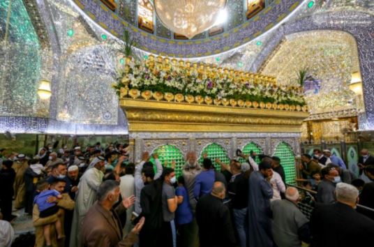 بالصور... المؤمنون يحيون ذكرى ولادة الأقمار المحمدية (ع) في النجف الأشرف