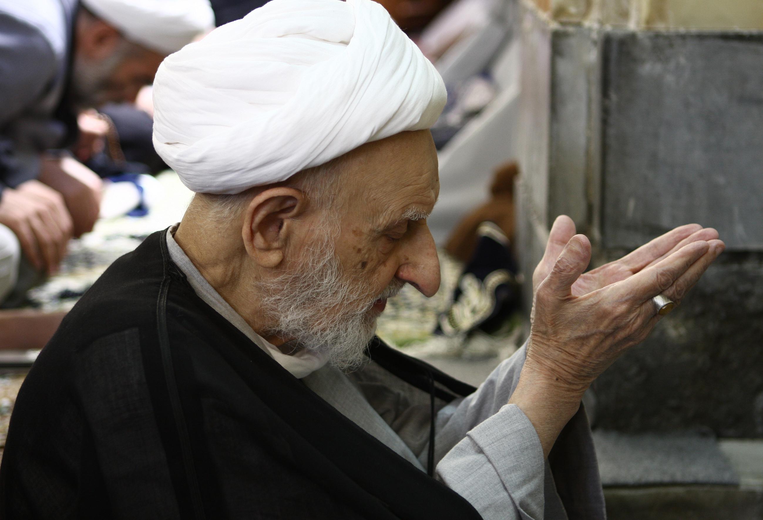 توصیه آیت الله بهجت به خواندن نماز حاجت روز پنجشنبه  