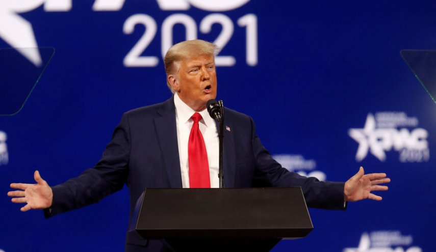 البيت الأبيض يشكل فريقا للتحقيق في تدخلات محتملة لترامب بعمل العلماء