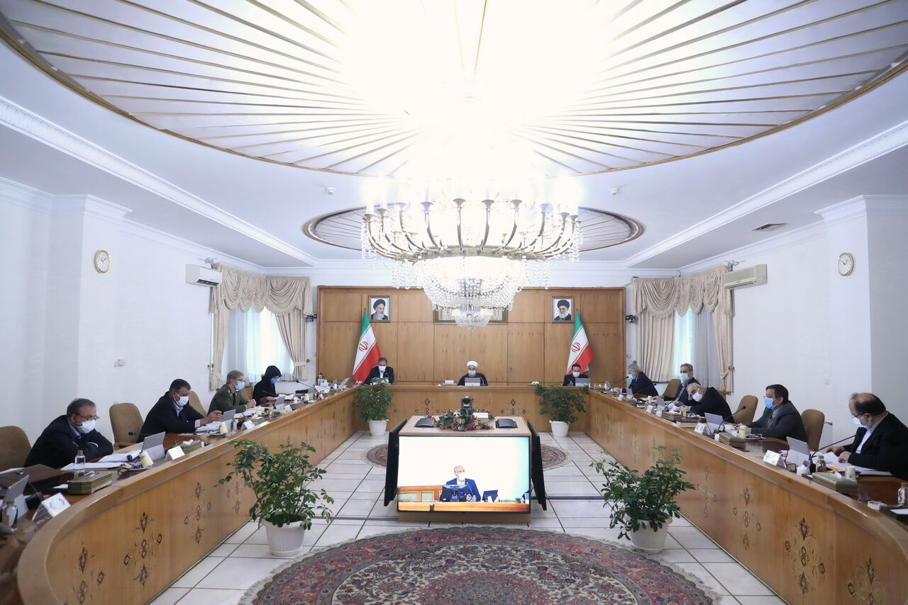 ضریب حقوق کارمندان و بازنشستگان ۲۵ درصد افزایش می‌یابد.