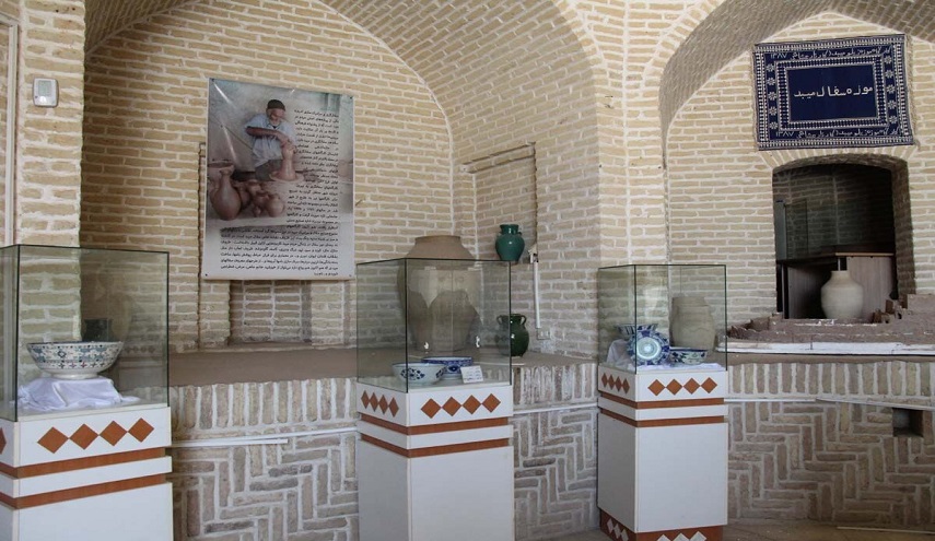 متحف الفخار في مدينة ميبد الايرانية + صور