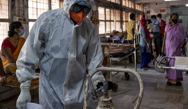 الهند.. انقطاع الأكسجين الطبي والإصابات اليومية بكورونا تتجاوز 300 ألف