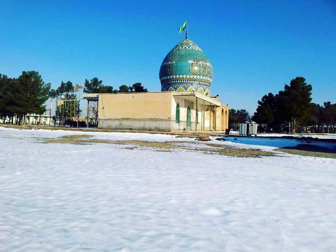 امامزاده شاهزاده محمد با بقعه‌ای زیبا در کویر