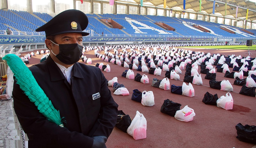 مائدة اللطف الرضوية تمتد للمحتاجين أنحاء إيران بمئات الآلاف من سلال المساعدات