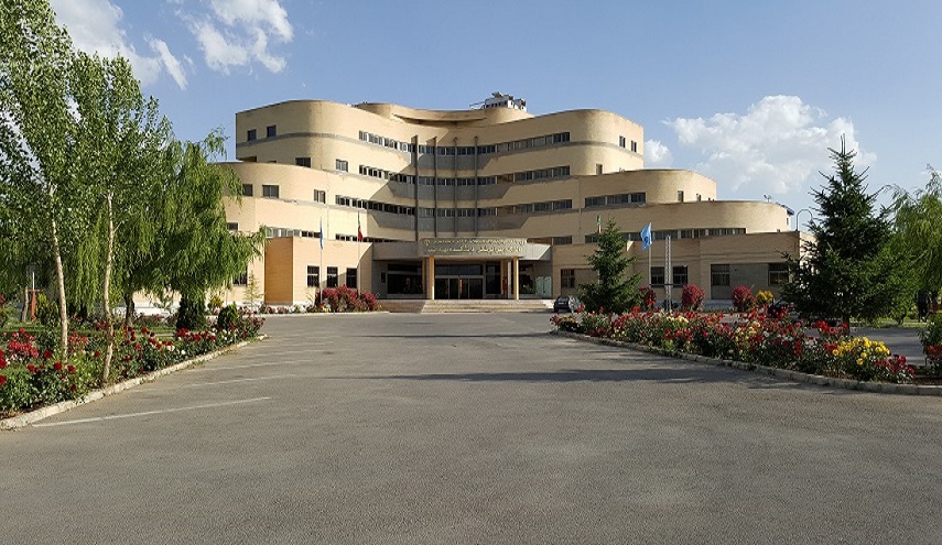 ايران.. جامعة أورمية تفوح بعبق زهور الربيع