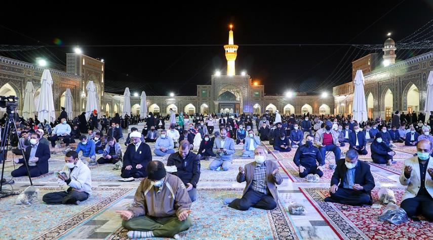 شب‌هاي رمضاني در جوار بارگاه امام هشتم(ع) +عكس