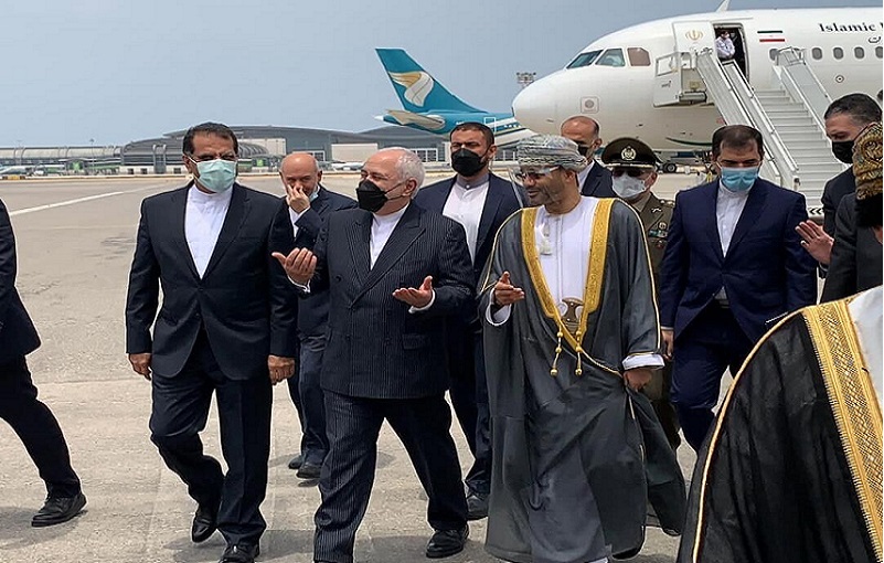 ظريف يصل الى العاصمة العمانية مسقط