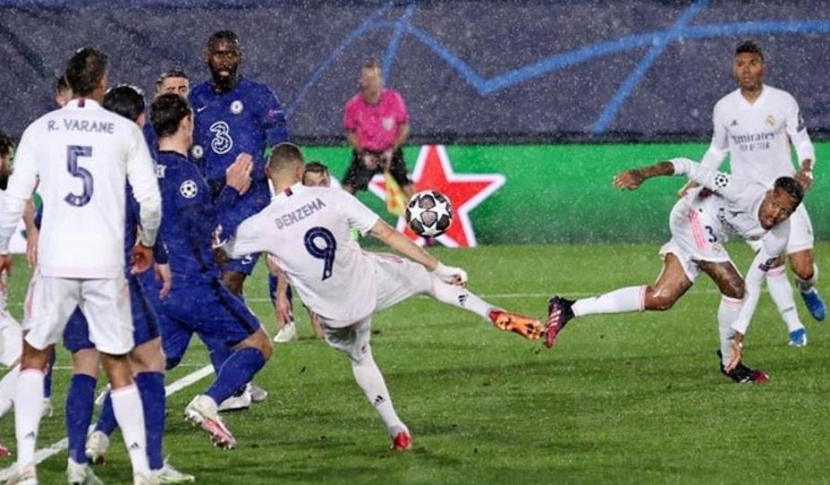 بنزيما يعادل رقم اسطورة ريال مدريد في دوري الابطال