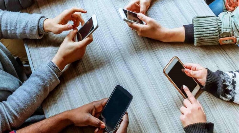 ماذا يحدث لدماغك وجسمك إذا توقفت عن استخدام الهاتف الذكي؟