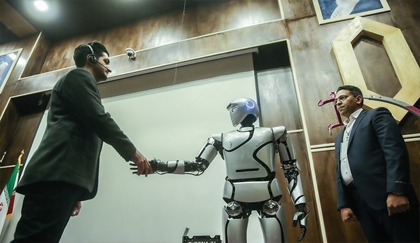 "سورنا" الايراني رابع أفضل روبوت في العالم + صور