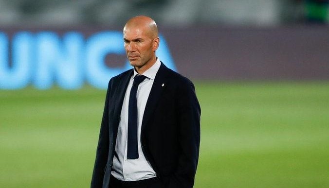 زيدان يبلغ لاعبي ريال مدريد بقراره النهائي