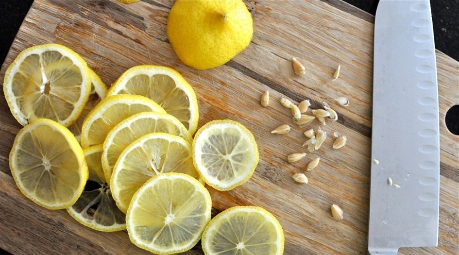 بعد اليوم لا ترمِ بذور الليمون.. فؤائدها لا تصدّق!