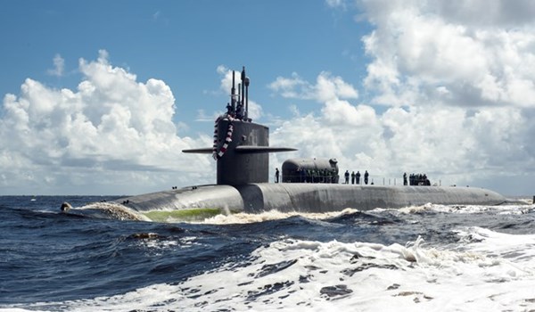 الجيش الايراني يرصد غواصة "جورجيا" الاميركية حين خروجها من مضيق هرمز