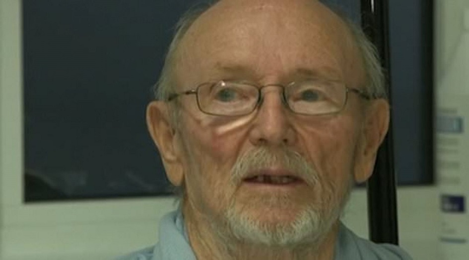 أول رجل في العالم حصل على لقاح كورونا..ما هي قصة وفاته؟